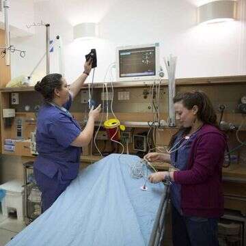 אחיות בבית החולים הדסה עין כרם. אילוסטרציה. | יונתן זינדל פלאש 90 אחיות בבית החולים הדסה עין כרם. אילוסטרציה. | יונתן זינדל פלאש 90