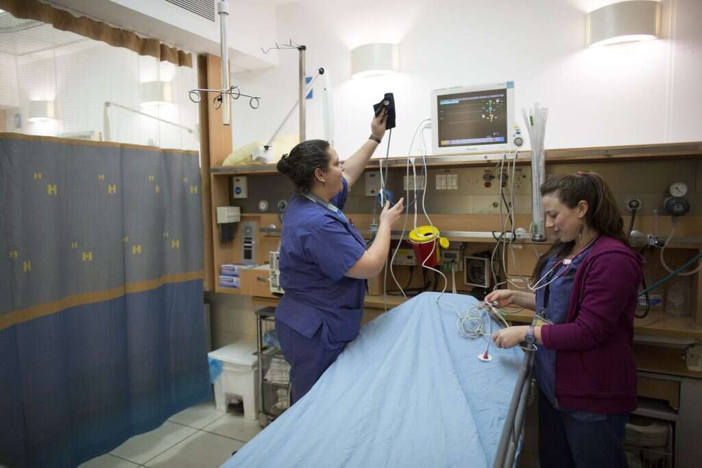 אחיות בבית החולים הדסה עין כרם. אילוסטרציה. | יונתן זינדל פלאש 90