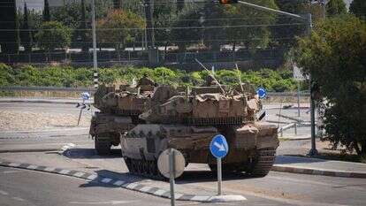 טנקים בצפון בדרכם לגבול לבנון. | אייל מרגולין/פלאש 90