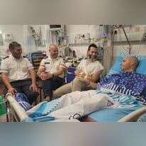 המפגש המרגש, מימין לשמאל: מיכאל גוסטמן, בועז בירן, מנחם בלומנטל וחנניה אלמקייס. | דוברות מד"א