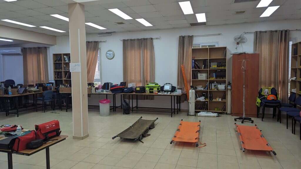 בית הכנסת במושב נוה. | דוברות מד"א