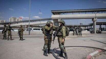 כוחות משטרה במעבר קלנדיה. | חיים גולדברג - פלאש 90