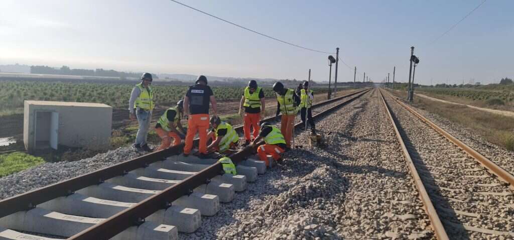 פעולות שיקום מסילות הרכבת בדרום. | רכבת ישראל