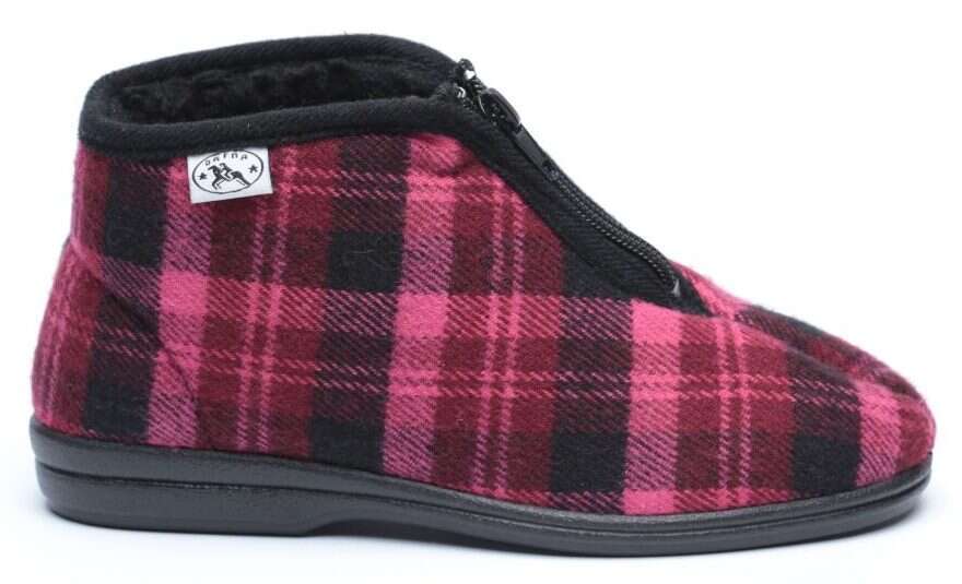 נעלי בית דגם "קיפי" של המותג דפנה מבית טבע נאות, 129 שקלים. | עמירם בן ישי