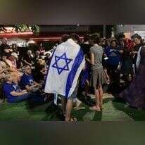 נער עטוף בדגל ישראל בערב תשעה באב. | תומר נויברג/פלאש90