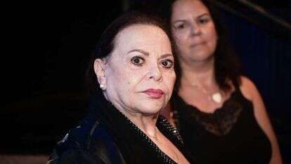 גילה אלמגור בתיאטרון הבימה, תמונה ארכיון: אבשלום ששוני - פלאש 90 גילה אלמגור בתיאטרון הבימה, תמונה ארכיון: אבשלום ששוני - פלאש 90