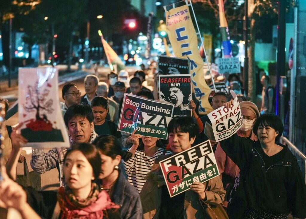 כל מי שמזדהה עם הטבח הוא חיית אדם. הפגנות תמיכה בעזה, ביפן. | EPA
