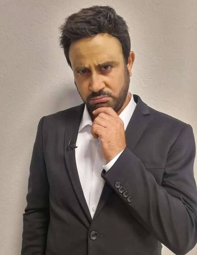 חיקוי מצחיק ושחקן מוערך. משמאל: אמיר שורוש ב"ארץ נהדרת". | ארץ נהדרת, קשת 12