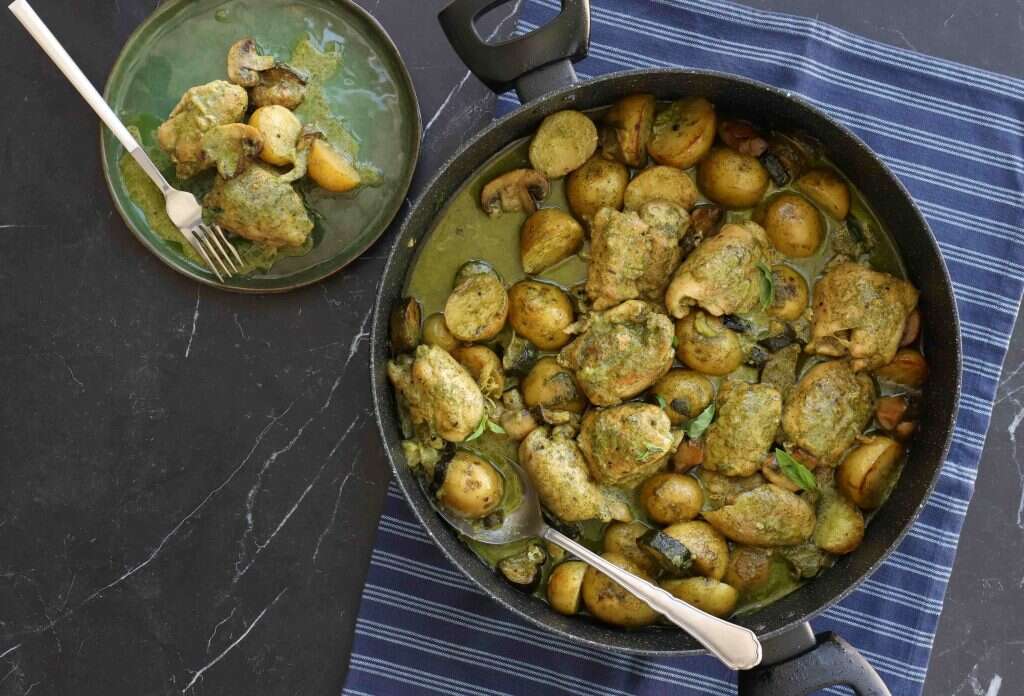 רגיות ותפוחי אדמה ברוטב פסטו. | אפרת ליכטנשטט