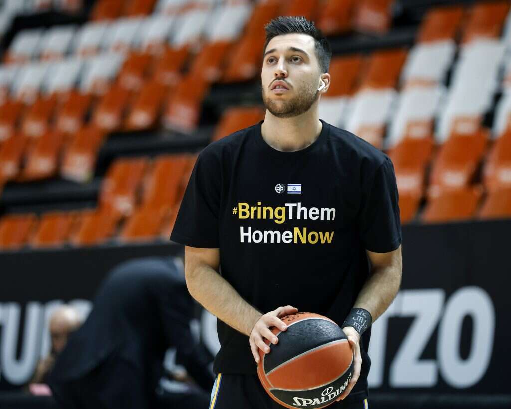 להעלות את המודעות באירופה. שחקני מכבי תל–אביב על המגרש. | מכבי Playtika תל–אביב