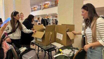 חברי משלחת נציגית הקהילות מתנדבים בישראל ופוגשים חיילים בגבול הרצועה. | באדיבות המצולמים