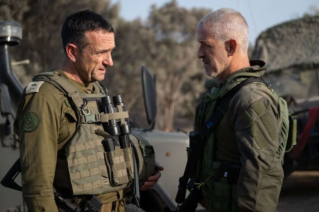 הרמטכ"ל וראש השב"כ בתדרוך במהלך הכניסה הקרקעית. | דובר צה"ל הרמטכ"ל וראש השב"כ בתדרוך במהלך הכניסה הקרקעית. | דובר צה"ל