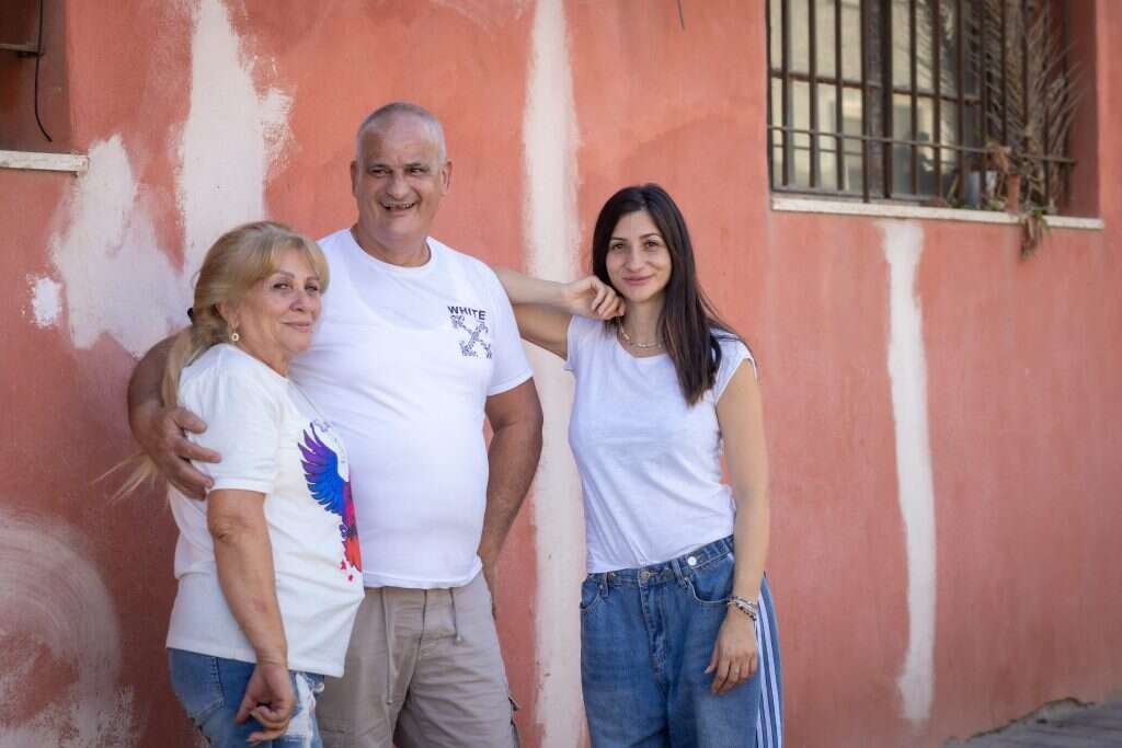 "אנחנו כמו משפחה כן". כוכי, עדל ונטלי. | אריק סולטן