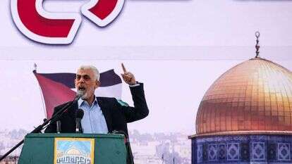 יחיא סינוואר בעצרת בעיר עזה, בחודש אפריל. | איי.א,ף.פי