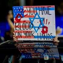 תומכי חמאס מפגינים נגד ישראל והאמריקנים בארה"ב. | EPA