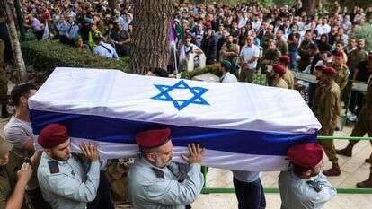 הלוויית צבאית, מלחמת חרבות ברזל, הר הרצל. | EPA