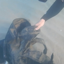 לוחם מהיחידה המיוחדת עם ציוד אמל"ח שנמצא בקרקעית הים, | דובר צה"ל לוחם מהיחידה המיוחדת עם ציוד אמל"ח שנמצא בקרקעית הים, | דובר צה"ל