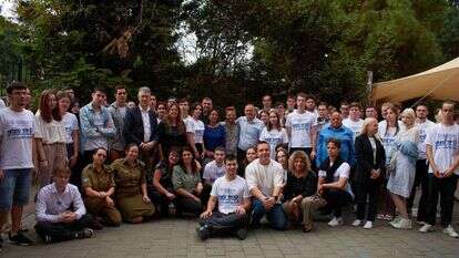 מנכ״לית הסוכנות היהודית אמירה אהרונוביץ עם העולים הצעירים שהגיעו לתכנית סל״ה בכרמיאל. | גדליה איידרוב