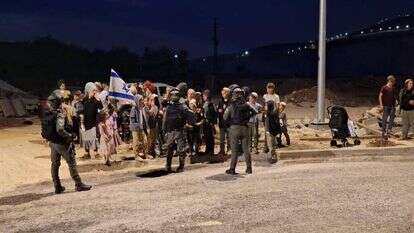 חסימת כביש בשומרון, הלילה