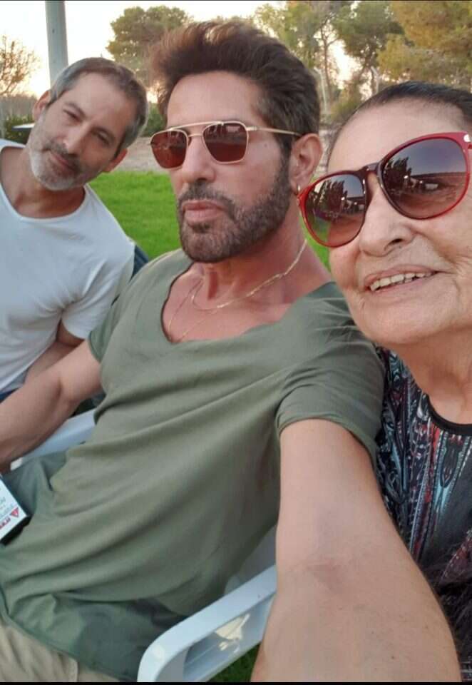 אלמה אברהם ובנה אורי. | באדיבות המשפחה