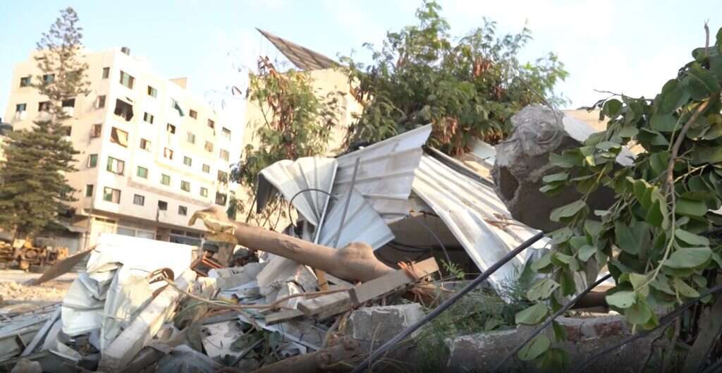 בית החולים רנתיסי בעזה, שבו הוחזקו חטופים ישראלים. | דו"צ