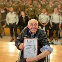 מנחם הברמן מספר את סיפור חייו בפני קורס גפן בצה"ל. | באדיבות המצולם