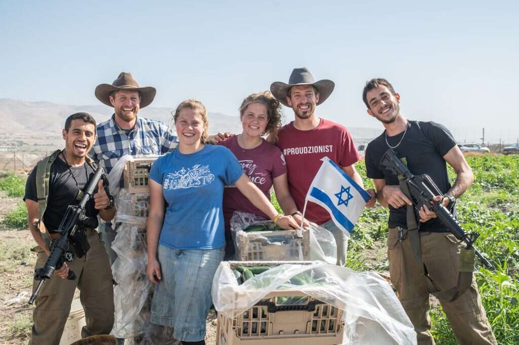 (מימין לשמאל) מק, טסה, חווה וג'ושוע. | נעמה גרינבאום