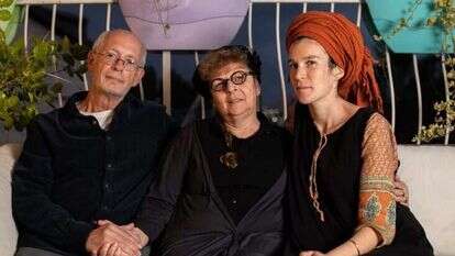 רעייתו והוריו של נערן אשחר הי"ד. | נעמה גרינבאום רעייתו והוריו של נערן אשחר הי"ד. | נעמה גרינבאום