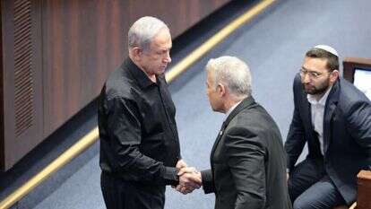 ראש הממשלה בנימין נתניהו, ראש הממשלה לשעבר וראש האופוזיציה יאיר לפיד והשר יצחק וסרלאוף, בכנסת. | נעם ריבקין פנטון, פלאש 90