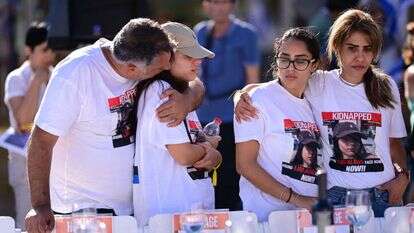 משפחות החטופים ב-"כיכר החטופים", | תומר נוברג, פלאש 90 משפחות החטופים ב-"כיכר החטופים", | תומר נוברג, פלאש 90