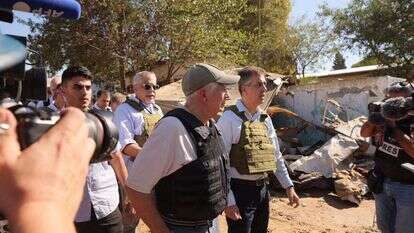 שר החוץ של האיחוד האירופי, ג'וזף בורל, בקיבוץ בארי. | רונן חורש, משרד החוץ