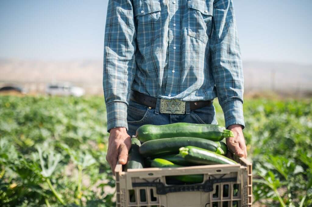 אזקיאל סטריין וחגורת המגן דוד. | נעמה גרינבאום.