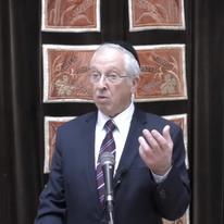 הרב נויגרשל, | מסך מתוך הסרטון של הרצאת הרב מרדכי נויגרשל.