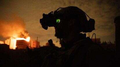 כוחות צה״ל במהלך ההשתלטות על המעגן המרכזי ברצועת עזה. | דובר צה"ל