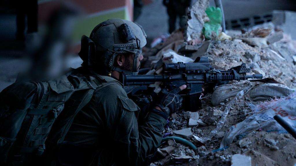 כוחות צה״ל במהלך ההשתלטות על המעגן המרכזי ברצועת עזה. | דובר צה"ל