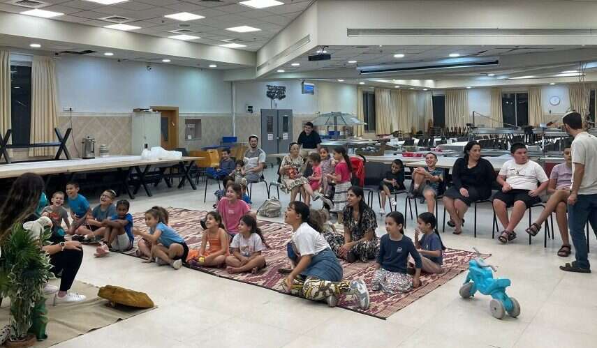 מפוני קריית־שמונה בכפר־הרא"ה. | באדיבות המצולמים