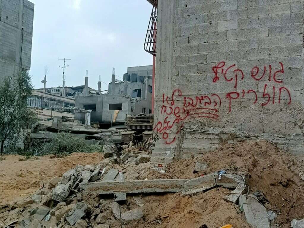 כתובת על הריסות עזה. | דוד עאייש כתובת על הריסות עזה. | דוד עאייש