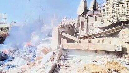 חשיפת פיר מנהרה מתחת לרכב של חמאס. | מסך מתוך סרטון של דו"צ