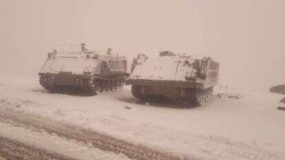 שלג בפסגת החרמון. . | אתר החרמון שלג בפסגת החרמון. . | אתר החרמון