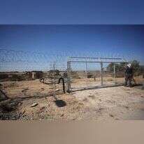 תיקון שער גדר היקפית ביישוב בעוטף. | אגף דוברות וקשרי ציבור במשרד הביטחון