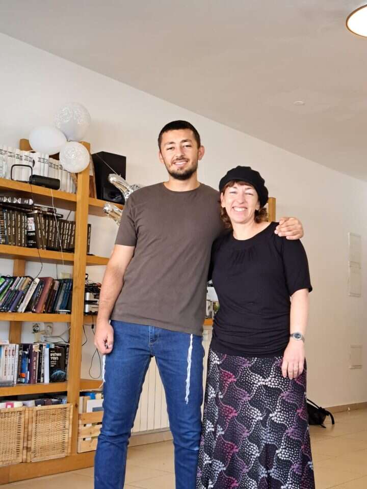 סמ"ר איתן דישון ז"ל ואימו. | .באדיבות המשפחה