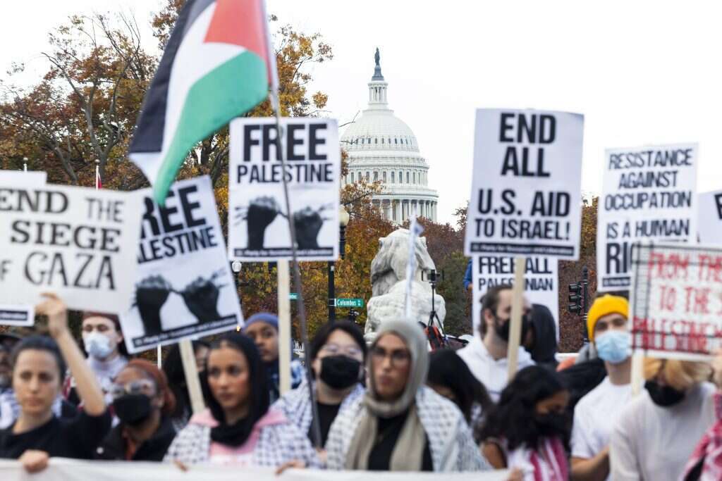 הפגנה פרו-פלסטינית מחוץ לתחנת יוניון בוושינגטון. | אי.פי.איי