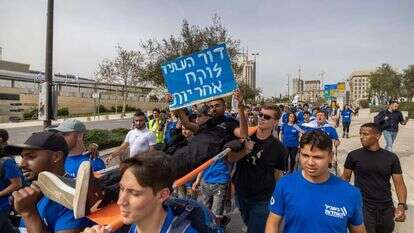 צעירים צועדים למען האחדות בעם, ליד הכנסת. | יונתן זינדל/פלאש90