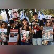 משפחות החטופים צועדות יחד לעבר הכנסת. | יונתן שאול/פלאש90