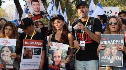 משפחות החטופים צועדות יחד לעבר הכנסת. | יונתן שאול/פלאש90