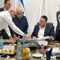 שר הפנים משה ארבל בפגישה עם נציגי העדה הדרוזית. ללא קרדיט