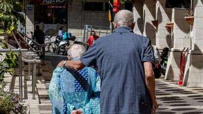 קשישים מטיילים יחד בירושלים. | נתי שוחט/פלאש90