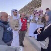 השרה הקטארית בביקור בעזה. | מסך מתוך סרטון בטוויטר של מרכז המידע הפלסטיני