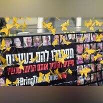 מיצג ניצולי השואה למען החטופים. | רן אליהו