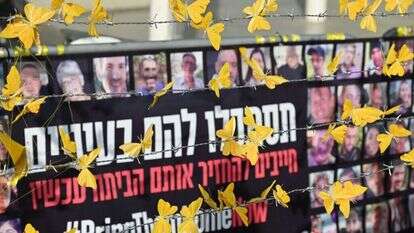 מיצג ניצולי השואה למען החטופים. | רן אליהו